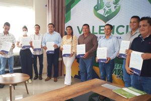 EL GOBIERNO MUNICIPAL DE VALENCIA, REALIZÓ LA ENTREGA DE 11 ESCRITURAS A FAMILIAS DE LOS SECTORES ISLA DE LA LIBERTAD, LA CADENA Y COSTA AZUL